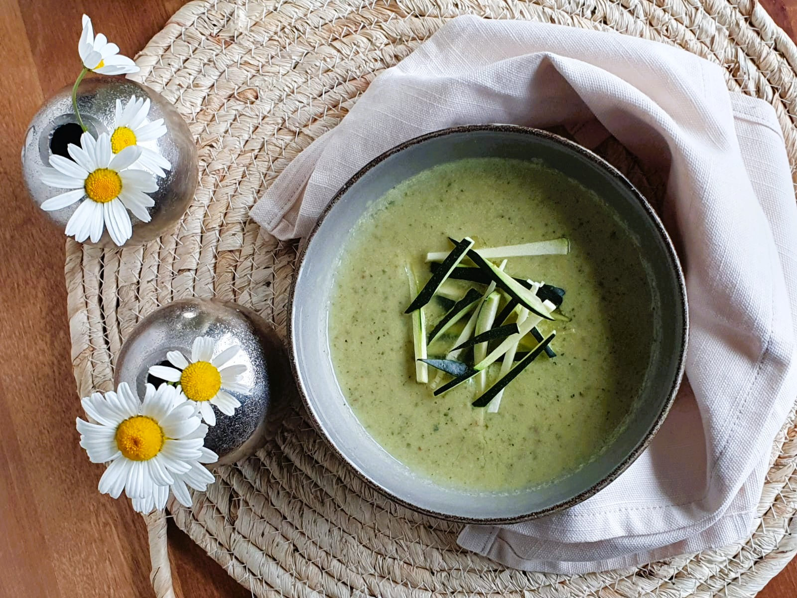 Verwöhnende Bio Zucchini-Mandel-Suppe, 960 g