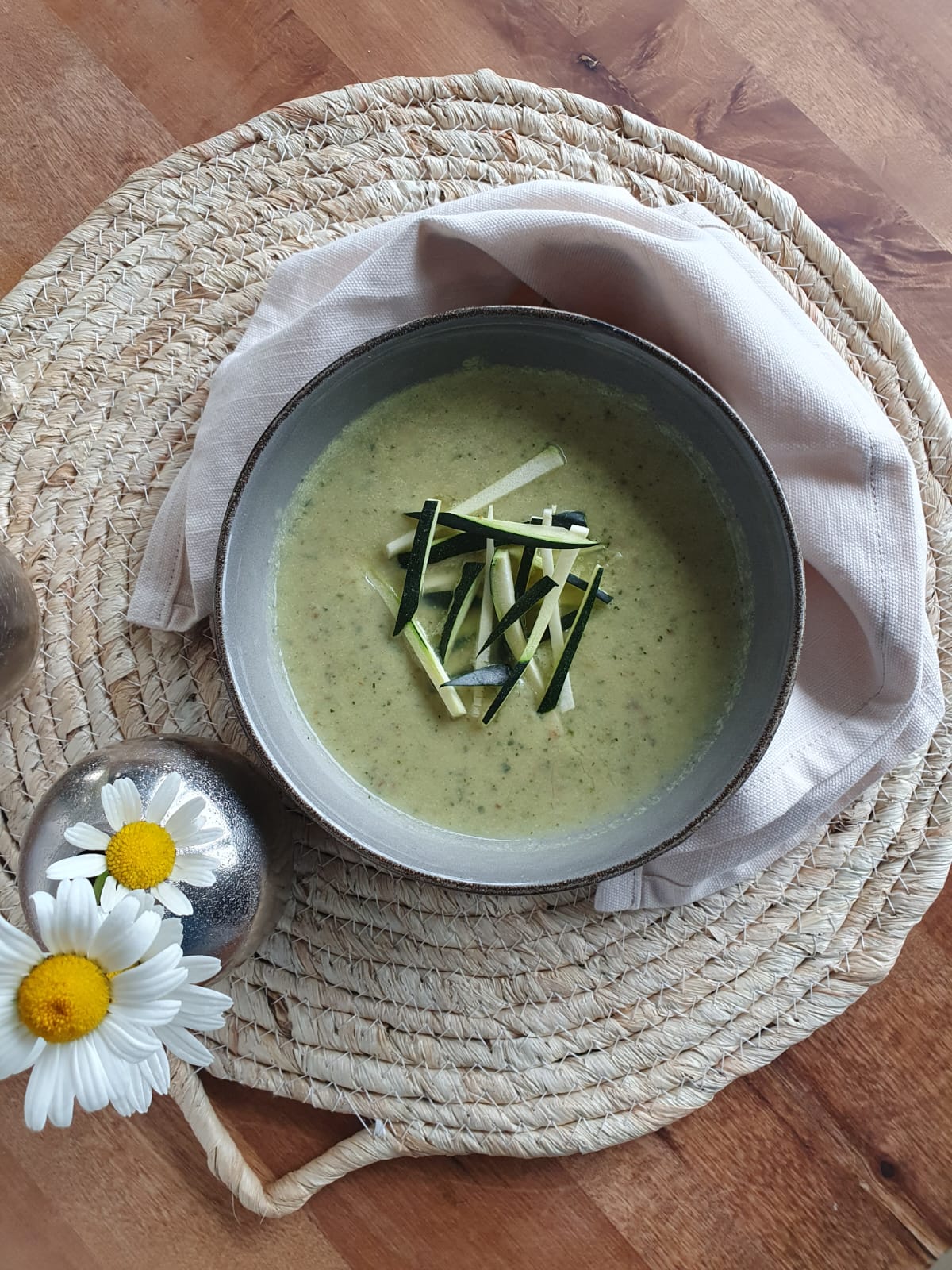 Verwöhnende Bio Zucchini-Mandel-Suppe, 960 g